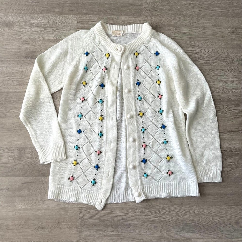 BEAUTIFUL Womens Vintage Fully Fashioned Cardigan Sweater Flower Embroidered Vtg